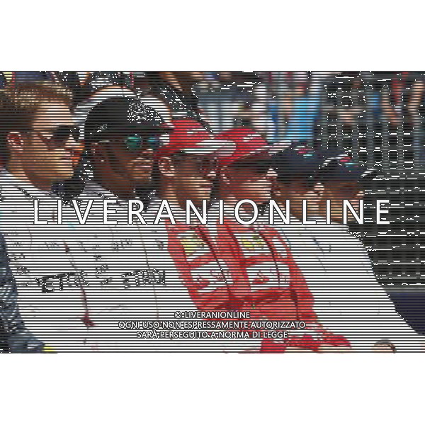 Lewis Hamilton (GBR) Mercedes AMG F1 and Sebastian Vettel (GER) Ferrari at the drivers start of season group photograph. 20.03.2016. Formula 1 World Championship, Rd 1, Australian Grand Prix, Albert Park, Melbourne, Australia, Race Day. - www.xpbimages.com, EMail: requests@xpbimages.com - copy of publication required for printed pictures. Every used picture is fee-liable. Â© Copyright: Batchelor / XPB Images/Agenzia Aldo Liverani s.a.s./ONLY ITALY/EDITORIAL USE ONLY
