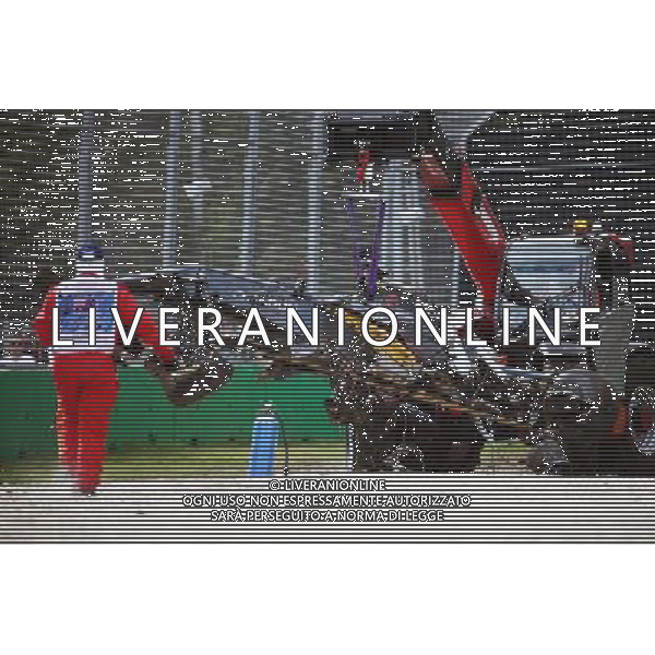 The McLaren MP4-31 of Fernando Alonso (ESP) McLaren is removed from the gravel trap after his race stopping crash. 20.03.2016. Formula 1 World Championship, Rd 1, Australian Grand Prix, Albert Park, Melbourne, Australia, Race Day. - www.xpbimages.com, EMail: requests@xpbimages.com - copy of publication required for printed pictures. Every used picture is fee-liable. Â© Copyright: Batchelor / XPB Images/Agenzia Aldo Liverani s.a.s./ONLY ITALY/EDITORIAL USE ONLY