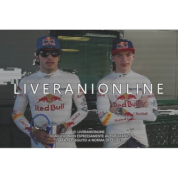 (L to R): Carlos Sainz Jr (ESP) Scuderia Toro Rosso with team mate Max Verstappen (NLD) Scuderia Toro Rosso. 20.03.2016. Formula 1 World Championship, Rd 1, Australian Grand Prix, Albert Park, Melbourne, Australia, Race Day. / AGENZIA ALDO LIVERANI SAS - ITALY ONLY EDITORIAL USE ONLY