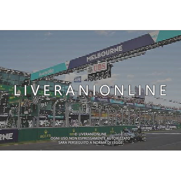 Race winner Nico Rosberg (GER) Mercedes AMG F1 W07 Hybrid takes the chequered flag at the end of the race. 20.03.2016. Formula 1 World Championship, Rd 1, Australian Grand Prix, Albert Park, Melbourne, Australia, Race Day. / AGENZIA ALDO LIVERANI SAS - ITALY ONLY EDITORIAL USE ONLY