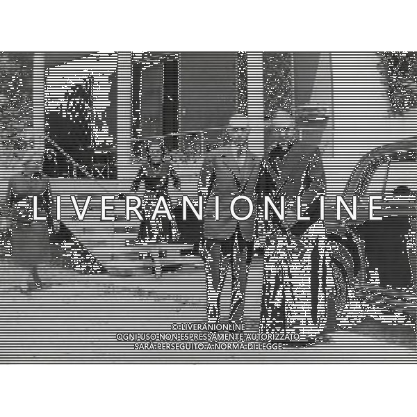 Giovanni Battista Montini, Sua Santita\' Papa Paolo VI ( 262mo vescovo di Roma e papa della Chiesa Cattolica, primate d\'Italia e 4¼ sovrano dello Stato della Citta\' del Vaticano a partire dal 21 giugno 1963 fino alla sua morte avvenuta il 6 agosto 1978 ) - Retrospettiva nella foto ancora Cardinale a Concesio (Brescia) con il fratello prima di partire per Roma per il conclave che lo eleggera\' Papa ©ARCHIVIO / AGENZIA ALDO LIVERANI SAS - ITALY ONLY EDITORIAL USE ONLY - ITALY ONLY EDITORIAL USE ONLY