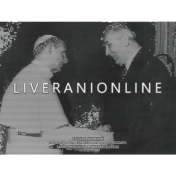 Giovanni Battista Montini, Sua Santita\' Papa Paolo VI ( 262mo vescovo di Roma e papa della Chiesa Cattolica, primate d\'Italia e 4¼ sovrano dello Stato della Citta\' del Vaticano a partire dal 21 giugno 1963 fino alla sua morte avvenuta il 6 agosto 1978 ) - Retrospettiva nella foto Il 1¼ dicembre 1977 incontra in Vaticano Edward Gierek, primo segretario del comitato centrale del partito operaio unificato polacco ©ARCHIVIO / AGENZIA ALDO LIVERANI SAS - ITALY ONLY EDITORIAL USE ONLY - ITALY ONLY EDITORIAL USE ONLY