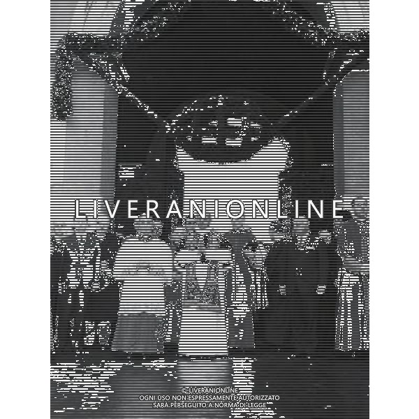 Giovanni Battista Montini, Sua Santita\' Papa Paolo VI ( 262mo vescovo di Roma e papa della Chiesa Cattolica, primate d\'Italia e 4¼ sovrano dello Stato della Citta\' del Vaticano a partire dal 21 giugno 1963 fino alla sua morte avvenuta il 6 agosto 1978 ) - Retrospettiva nella foto con il Monsignor Dante, Maestro del Cerimoniale ©ARCHIVIO / AGENZIA ALDO LIVERANI SAS - ITALY ONLY EDITORIAL USE ONLY