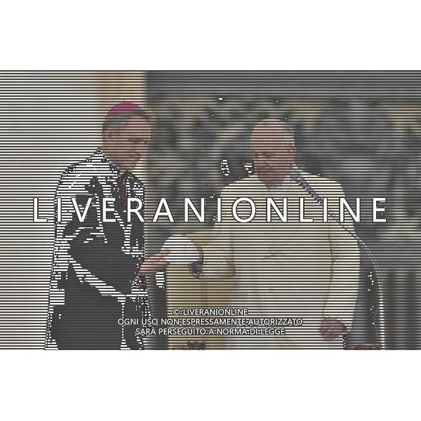 ROMA CITTA DEL VATICANO 23-03-2016 UDIENZA GENERALE DI PAPA FRANCESCO IN PIAZZA SAN PIETRO NELLA FOTO PAPA FRANCESCO CON GEORG GANSWEIN FOTO FABRIZIO CORRADETTI-AG ALDO LIVERANI SAS
