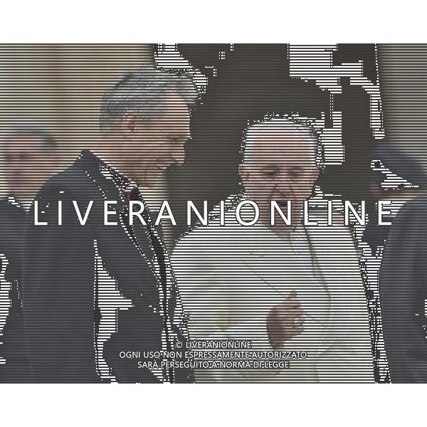 ROMA CITTA DEL VATICANO 23-03-2016 UDIENZA GENERALE DI PAPA FRANCESCO IN PIAZZA SAN PIETRO NELLA FOTO PAPA FRANCESCO GEORG GANSWEIN FOTO FABRIZIO CORRADETTI-AG ALDO LIVERANI SAS