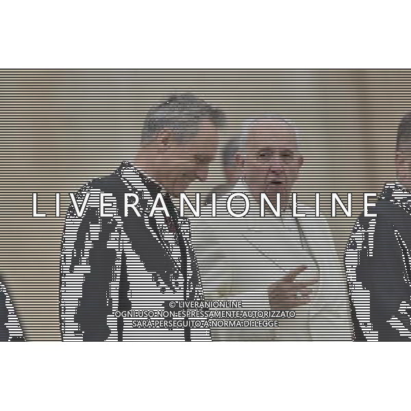 ROMA CITTA DEL VATICANO 23-03-2016 UDIENZA GENERALE DI PAPA FRANCESCO IN PIAZZA SAN PIETRO NELLA FOTO PAPA FRANCESCO GEORG GANSWEIN FOTO FABRIZIO CORRADETTI-AG ALDO LIVERANI SAS