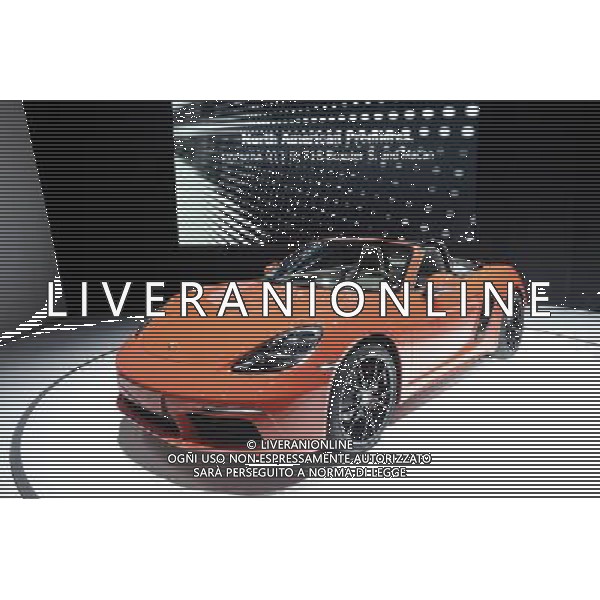 Porsche 911 R, 718 Boxter S auf der 116. New York International Auto Show im Javits Convention Center. New York, 23.03.2016 NOWY JORK TARGI MOTORYZACYJNE W NOWYM JORKU FOT. FUTURE IMAGE/NEWSPIX.PL POLAND, UK AND GERMANY OUT !!! --- Newspix.pl/ Agenzia Aldo Liverani Sas - ITALY ONLY EDITORIAL USE ONLY