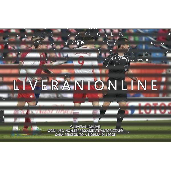 23.03.2016 POZNAN, UL BULGARSKA PILKA NOZNA (FOOTBALL) , MECZ TOWARZYSKI REPREZENTACJI NARODOWYCH (INTERNATIONAL FRIENDLY GAME) MECZ POLSKA - SERBIA (GAME POLAND - SERBIA) NZ (L) GRZEGORZ KRYCHOWIAK , (C)ROBERT LEWANDOWSKI ,(P) SEDZIA UWAGI DO SEDZIEGO FOTO JAKUB PIASECKI / CYFRASPORT / NEWSPIX.PL --- Newspix.pl/ AGENZIA ALDO LIVERANI SAS - ITALY ONLY EDITORIAL USE ONLY - POLONIA - SERBIA PARTITA AMICHEVOLE INTERNAZIONALE A POZNAN 23/03/2016