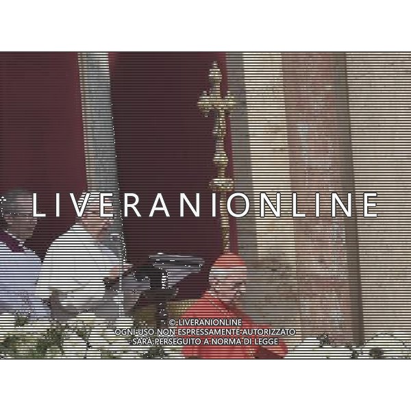 Vaticano Santa Messa Domenica di Pasqua - Piazza San Pietro - 27.03.2016- nella foto: Papa Francesco durante la benedizione Urbi et Orbi / Ph. Corradetti - Ag. Aldo Liverani sas