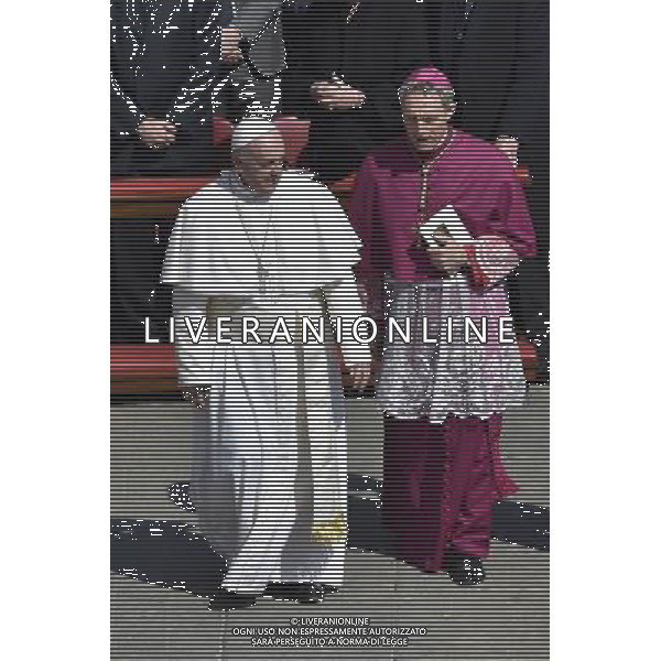 Vaticano Santa Messa Domenica di Pasqua - Piazza San Pietro - 27.03.2016 - nella foto: Papa Francesco e Gerog Ganswein / Ph. Corradetti - Ag. Aldo Liverani sas
