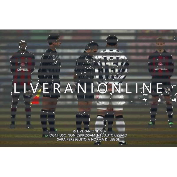 MILAN - JUVENTUS 23/01/2002 COPPA ITALIA NELLA FOTO IL MINUTO DI RACCOGLIMENTO PER LA MORTE DI VITTORIO MERO FOTO ALDO LIVERANI