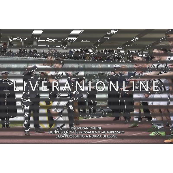68 Torneo di Viareggio Finale Viareggio - 30.03.2016 - Stadio dei Pini - Juventus vs Palermo - nella foto: Carlos Blanco Moreno alza il trofeo del torneo /Ph. Corradetti - Ag. Aldo Liverani Sas Â© / AGENZIA ALDO LIVERANI SAS