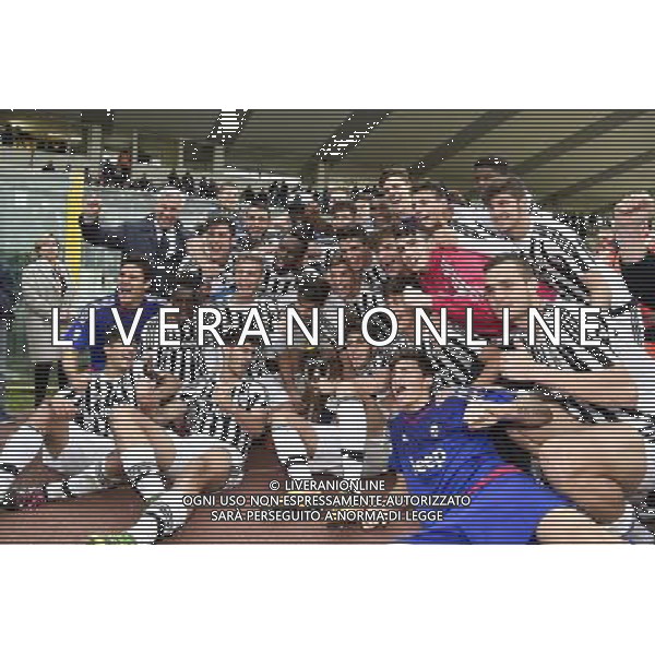 68 Torneo di Viareggio Finale Viareggio - 30.03.2016 - Stadio dei Pini - Juventus vs Palermo - nella foto: esultanza con il trofeo dei giocatori della Juventus /Ph. Corradetti - Ag. Aldo Liverani Sas Â© / AGENZIA ALDO LIVERANI SAS
