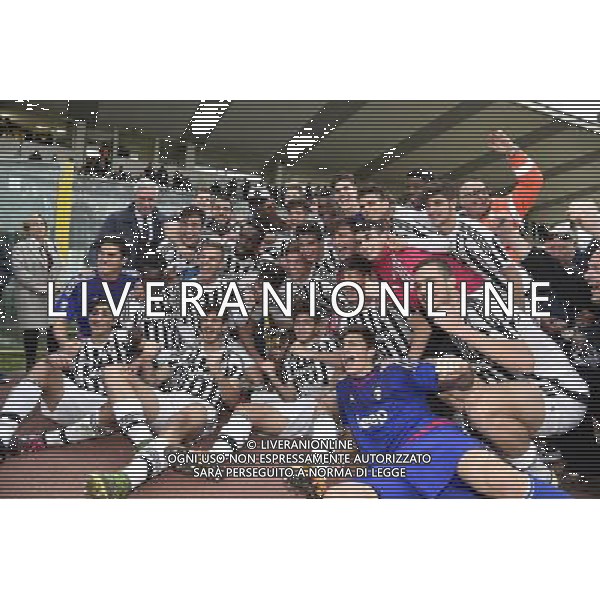 68 Torneo di Viareggio Finale Viareggio - 30.03.2016 - Stadio dei Pini - Juventus vs Palermo - nella foto: esultanza con il trofeo dei giocatori della Juventus /Ph. Corradetti - Ag. Aldo Liverani Sas Â© / AGENZIA ALDO LIVERANI SAS