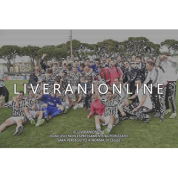 68 Torneo di Viareggio Finale Viareggio - 30.03.2016 - Stadio dei Pini - Juventus vs Palermo - nella foto: esultanza con il trofeo dei giocatori della Juventus /Ph. Corradetti - Ag. Aldo Liverani Sas Â© / AGENZIA ALDO LIVERANI SAS