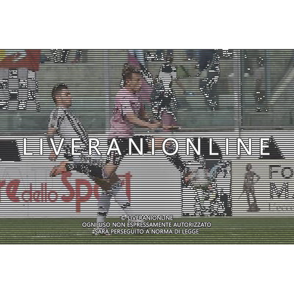 68 Torneo di Viareggio Finale Viareggio - 30.03.2016 - Stadio dei Pini - Juventus vs Palermo - nella foto: Antonino La Gumina e Pol Mikel Lirola Kosok /Ph. Corradetti - Ag. Aldo Liverani Sas / AGENZIA ALDO LIVERANI SAS