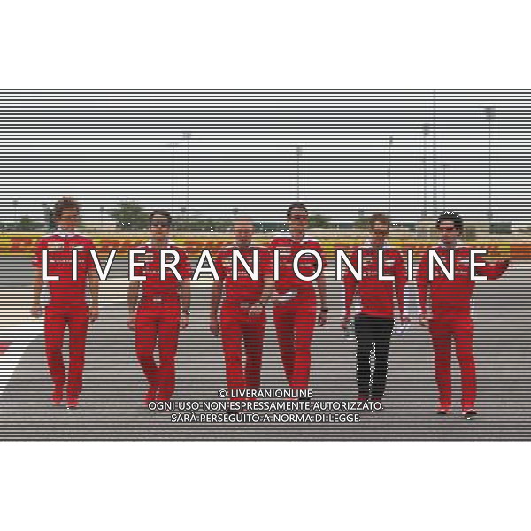 Sebastian Vettel (GER) Ferrari walks the circuit with the team. 31.03.2016. Formula 1 World Championship, Rd 2, Bahrain Grand Prix, Sakhir, Bahrain, Preparation Day. / AGENZIA ALDO LIVERANI SAS - ITALY ONLY EDITORIAL USE ONLY