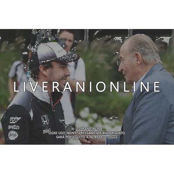 (L to R): Fernando Alonso (ESP) McLaren with Former Spanish King Juan Carlos. 01.04.2016. Formula 1 World Championship, Rd 2, Bahrain Grand Prix, Sakhir, Bahrain, Practice Day AG ALDO LIVERANI SAS ONLY ITALY