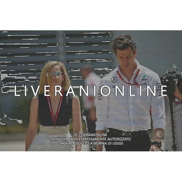(L to R): Susie Wolff (GBR) with her husband Toto Wolff (GER) Mercedes AMG F1 Shareholder and Executive Director. 02.04.2016. Formula 1 World Championship, Rd 2, Bahrain Grand Prix, Sakhir, Bahrain, Qualifying Day. AG ALDO LIVERANI SAS ONLY ITALY