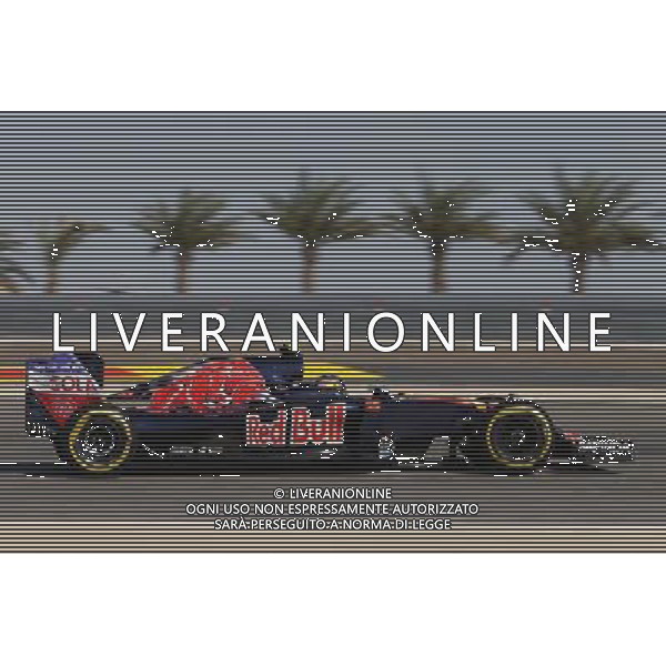Carlos Sainz Jr (ESP) Scuderia Toro Rosso STR11. 02.04.2016. Formula 1 World Championship, Rd 2, Bahrain Grand Prix, Sakhir, Bahrain, Qualifying Day. AG ALDO LIVERANI SAS ONLY ITALY