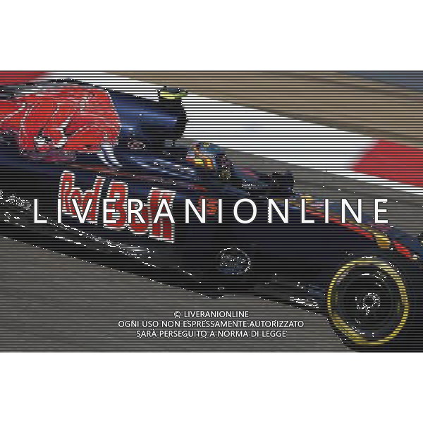 Carlos Sainz (ESP), Scuderia Toro Rosso 02.04.2016. Formula 1 World Championship, Rd 2, Bahrain Grand Prix, Sakhir, Bahrain, Qualifying Day. AG ALDO LIVERANI SAS ONLY ITALY