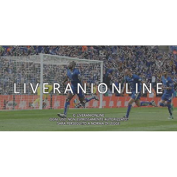 Leicester City\'s Wes Morgan celebrates scoring his sides first goal Photographer Rachel Holborn/CameraSport Football - Barclays Premiership - Leicester City v Southampton - Sunday 3rd April 2016 - King Power Stadium - Leicester © CameraSport - 43 Linden Ave. Countesthorpe. Leicester. England. LE8 5PG - Tel: +44 (0) 116 277 4147 - admin@camerasport.com - www.camerasport.com / AGENZIA ALDO LIVERANI SAS - ITALY ONLY EDITORIAL USE ONLY