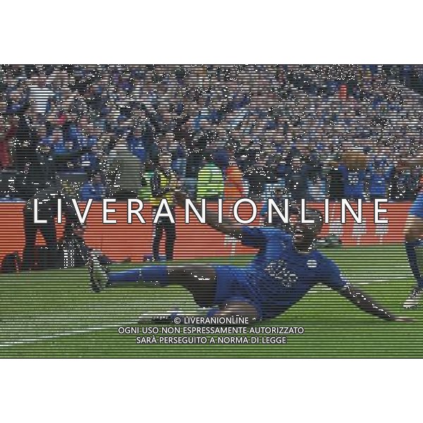 Leicester City\'s Wes Morgan celebrates scoring the opening goal Photographer Stephen White/CameraSport Football - Barclays Premiership - Leicester City v Southampton - Sunday 3rd April 2016 - King Power Stadium - Leicester © CameraSport - 43 Linden Ave. Countesthorpe. Leicester. England. LE8 5PG - Tel: +44 (0) 116 277 4147 - admin@camerasport.com - www.camerasport.com / AGENZIA ALDO LIVERANI SAS - ITALY ONLY EDITORIAL USE ONLY