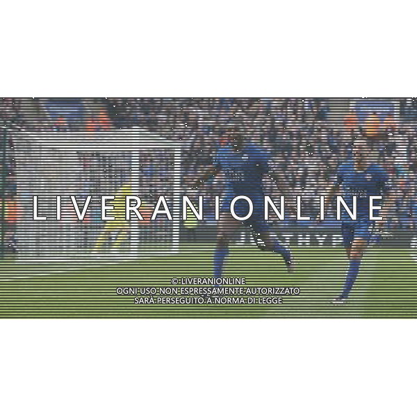 Leicester City\'s Wes Morgan celebrates scoring the opening goal with team-mate Daniel Drinkwater Photographer Stephen White/CameraSport Football - Barclays Premiership - Leicester City v Southampton - Sunday 3rd April 2016 - King Power Stadium - Leicester © CameraSport - 43 Linden Ave. Countesthorpe. Leicester. England. LE8 5PG - Tel: +44 (0) 116 277 4147 - admin@camerasport.com - www.camerasport.com / AGENZIA ALDO LIVERANI SAS - ITALY ONLY EDITORIAL USE ONLY