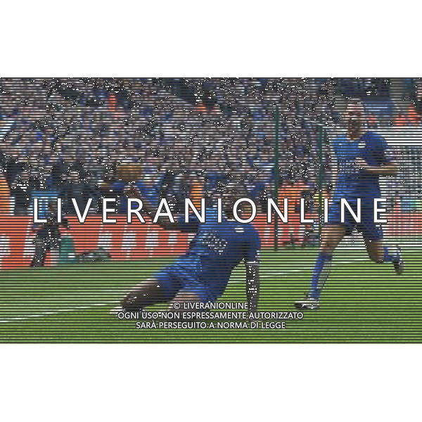 Leicester City\'s Wes Morgan celebrates scoring the opening goal Photographer Stephen White/CameraSport Football - Barclays Premiership - Leicester City v Southampton - Sunday 3rd April 2016 - King Power Stadium - Leicester © CameraSport - 43 Linden Ave. Countesthorpe. Leicester. England. LE8 5PG - Tel: +44 (0) 116 277 4147 - admin@camerasport.com - www.camerasport.com / AGENZIA ALDO LIVERANI SAS - ITALY ONLY EDITORIAL USE ONLY