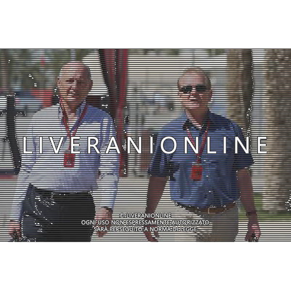 (L to R): Ron Dennis (GBR) McLaren Executive Chairman with Jonathan Palmer (GBR). 03.04.2016. Formula 1 World Championship, Rd 2, Bahrain Grand Prix, Sakhir, Bahrain, Race Day. AG ALDO LIVERANI SAS ONLY ITALY