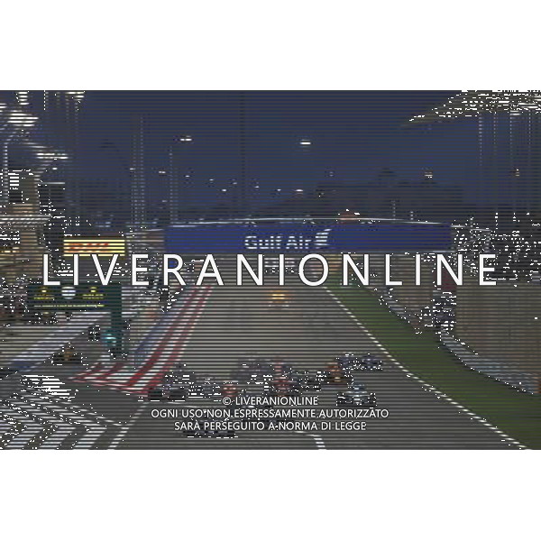 Nico Rosberg (GER) Mercedes AMG F1 W07 Hybrid leads at the start of the race. 03.04.2016. Formula 1 World Championship, Rd 2, Bahrain Grand Prix, Sakhir, Bahrain, Race Day. AG ALDO LIVERANI SAS ONLY ITALY