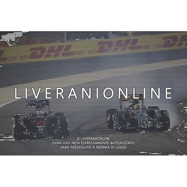 Stoffel Vandoorne (BEL) McLaren MP4-31 and Sergio Perez (MEX) Sahara Force India F1 VJM09 battle for position. 03.04.2016. Formula 1 World Championship, Rd 2, Bahrain Grand Prix, Sakhir, Bahrain, Race Day. AG ALDO LIVERANI SAS ONLY ITALY