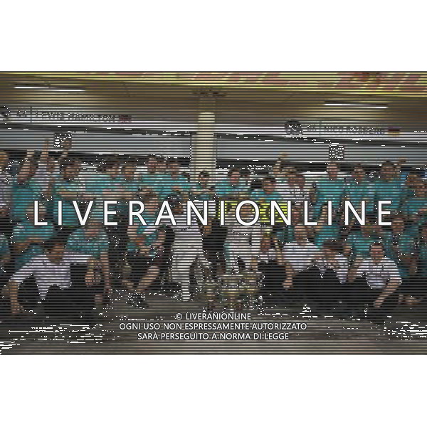 Race winner Nico Rosberg (GER) Mercedes AMG F1 celebrates with team mate Lewis Hamilton (GBR) Mercedes AMG F1 and the team. 03.04.2016. Formula 1 World Championship, Rd 2, Bahrain Grand Prix, Sakhir, Bahrain, Race Day. AG ALDO LIVERANI SAS ONLY ITALY