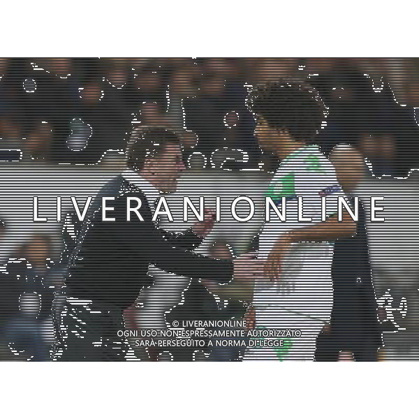firo Fu§ball, Fussball, 06.04.2016 Uefa Champions League, CL Saison 2015/2016 Viertelfinale, Hinspiel VfL Wolfsburg - Real Madrid CF 2:0 VfL Dante, Gestik, Geste, VfL Trainer Dieter Hecking $worldrights Es gelten unsere AGB, einsehbar auf www.firosportphoto.de copyright by firo sportphoto: Coesfelder Str.207 48249 DŸlmen www.firosportphoto.de mail@firosportphoto.de (V o l k s b a n k B o c h u m - W i t t e n ) IBAN DE68 4306 0129 0341 1171 00 Tel:Ê 02594 - 9916004 Fax:Ê02594 - 9916005 AG ALDO LIVERANI SAS ONLY ITALY