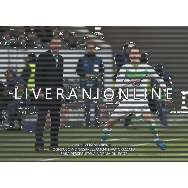 firo Fu§ball, Fussball, 06.04.2016 Uefa Champions League, CL Saison 2015/2016 Viertelfinale, Hinspiel VfL Wolfsburg - Real Madrid CF 2:0 Real Trainer ZinŽdine Zidane, VfL Julian Draxler, Gestik, Geste $worldrights Es gelten unsere AGB, einsehbar auf www.firosportphoto.de copyright by firo sportphoto: Coesfelder Str.207 48249 DŸlmen www.firosportphoto.de mail@firosportphoto.de (V o l k s b a n k B o c h u m - W i t t e n ) IBAN DE68 4306 0129 0341 1171 00 Tel:Ê 02594 - 9916004 Fax:Ê02594 - 9916005 AG ALDO LIVERANI SAS ONLY ITALY