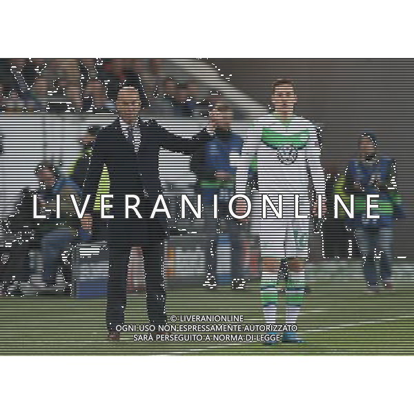 firo Fu§ball, Fussball, 06.04.2016 Uefa Champions League, CL Saison 2015/2016 Viertelfinale, Hinspiel VfL Wolfsburg - Real Madrid CF 2:0 Real Trainer ZinŽdine Zidane, VfL Julian Draxler, Gestik, Geste $worldrights Es gelten unsere AGB, einsehbar auf www.firosportphoto.de copyright by firo sportphoto: Coesfelder Str.207 48249 DŸlmen www.firosportphoto.de mail@firosportphoto.de (V o l k s b a n k B o c h u m - W i t t e n ) IBAN DE68 4306 0129 0341 1171 00 Tel:Ê 02594 - 9916004 Fax:Ê02594 - 9916005 AG ALDO LIVERANI SAS ONLY ITALY