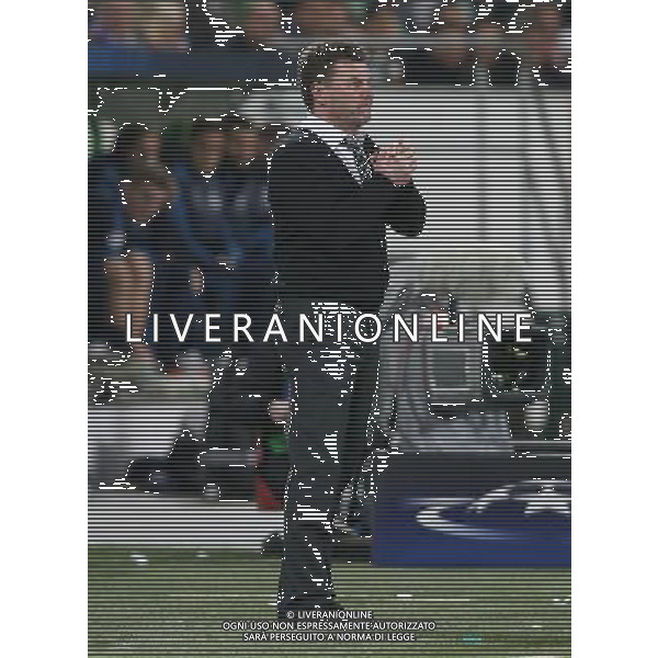 firo Fu§ball, Fussball, 06.04.2016 Uefa Champions League, CL Saison 2015/2016 Viertelfinale, Hinspiel VfL Wolfsburg - Real Madrid CF 2:0 VfL Trainer Dieter Hecking, Gestik, Geste, ganze figur, ganzer Kšrper, Koerper $worldrights Es gelten unsere AGB, einsehbar auf www.firosportphoto.de copyright by firo sportphoto: Coesfelder Str.207 48249 DŸlmen www.firosportphoto.de mail@firosportphoto.de (V o l k s b a n k B o c h u m - W i t t e n ) IBAN DE68 4306 0129 0341 1171 00 Tel:Ê 02594 - 9916004 Fax:Ê02594 - 9916005 AG ALDO LIVERANI SAS ONLY ITALY