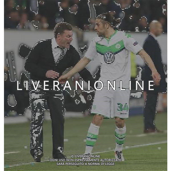 firo Fu§ball, Fussball, 06.04.2016 Uefa Champions League, CL Saison 2015/2016 Viertelfinale, Hinspiel VfL Wolfsburg - Real Madrid CF 2:0 VfL Trainer Dieter Hecking, Gestik, Geste, VfL Ricardo Rodr’guez Rodriguez $worldrights Es gelten unsere AGB, einsehbar auf www.firosportphoto.de copyright by firo sportphoto: Coesfelder Str.207 48249 DŸlmen www.firosportphoto.de mail@firosportphoto.de (V o l k s b a n k B o c h u m - W i t t e n ) IBAN DE68 4306 0129 0341 1171 00 Tel:Ê 02594 - 9916004 Fax:Ê02594 - 9916005 AG ALDO LIVERANI SAS ONLY ITALY