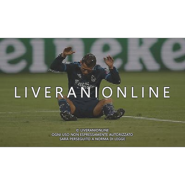 firo : 06.04.2016 Fu§ball, Saison 2015/2016, Champions League Viertelfinale VfL Wolfsburg - Real Madrid enttŠuscht enttŠuschung am boden cristiano ronaldo $worldrights,Es gelten unsere AGB, einsehbar auf www.firosportphoto.de, copyright by firo sportphoto: Coesfelder Str. 207 D-48249 DŸlmen www.firosportphoto.de mail@firosportphoto.de (V o l k s b a n k B o c h u m - W i t t e n ) IBAN DE68 4306 0129 0341 1171 00 Tel: +49-2594-9916004 Fax: +49-2594-9916005 AG ALDO LIVERANI SAS ONLY ITALY