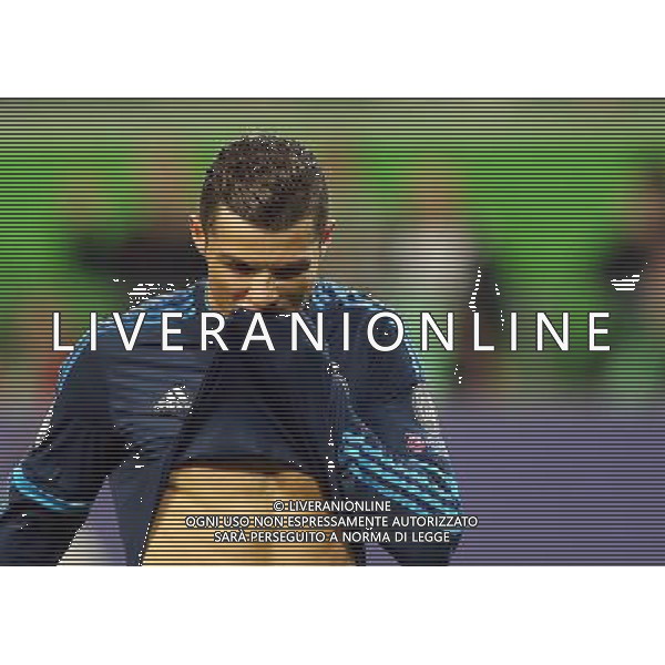 firo Fu§ball, Fussball, 06.04.2016 Uefa Champions League, CL Saison 2015/2016 Viertelfinale, Hinspiel VfL Wolfsburg - Real Madrid CF Real Cristiano Ronaldo, Gestik, Geste, EnttŠuschung enttŠuscht Enttaeuschung enttaeuscht unzufrieden $worldrights Es gelten unsere AGB, einsehbar auf www.firosportphoto.de copyright by firo sportphoto: Coesfelder Str.207 48249 DŸlmen www.firosportphoto.de mail@firosportphoto.de (V o l k s b a n k B o c h u m - W i t t e n ) IBAN DE68 4306 0129 0341 1171 00 Tel:Ê 02594 - 9916004 Fax:Ê02594 - 9916005 AG ALDO LIVERANI SAS ONLY ITALY