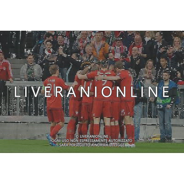 2016.04.05 Monachium Pilka nozna UEFA Champions League Liga Mistrzow 1/4 Finalu sezon 2015/2016 FC Bayern Monachium - SL Benfica N/Z bramka gol radosc na 1-0 Arturo Vidal Foto Pawel Andrachiewicz / Pressfocus 2016.04.05 Munich Football UEFA Champions League 1/4 season 2015/2016 FC Bayern Munich - Sport Lisboa e Benfica bramka gol radosc na 1-0 Arturo Vidal Photo Pawel Andrachiewicz / Pressfocus / NEWSPIX.PL --- Newspix.pl/ AGENZIA ALDO LIVERANI SAS - ITALY ONLY EDITORIAL USE ONLY - FC Bayern Monaco - SL Benfica UEFA Champions League 2015/2016 