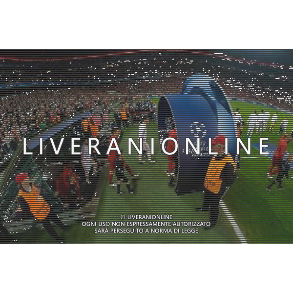 2016.04.05 Monachium Pilka nozna UEFA Champions League Liga Mistrzow 1/4 Finalu sezon 2015/2016 FC Bayern Monachium - SL Benfica N/Z Robert Lewandowski wejscie na boisko Foto Pawel Andrachiewicz / Pressfocus 2016.04.05 Munich Football UEFA Champions League 1/4 season 2015/2016 FC Bayern Munich - Sport Lisboa e Benfica Robert Lewandowski wejscie na boisko Photo Pawel Andrachiewicz / Pressfocus / NEWSPIX.PL --- Newspix.pl/ AGENZIA ALDO LIVERANI SAS - ITALY ONLY EDITORIAL USE ONLY - FC Bayern Monaco - SL Benfica UEFA Champions League 2015/2016 