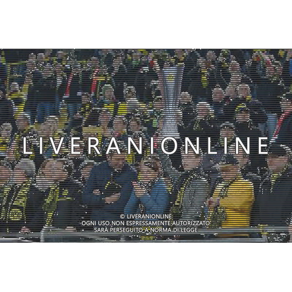 2016.04.07 Dortmund Pilka nozna UEFA Liga Europy Cwiercfinal 1/4 Finalu sezon 2015/2016 Borussia Dortmund - FC Liverpool N/Z fani kibice doping puchar Foto Pawel Andrachiewicz / Pressfocus/NEWSPIX.PL 2016.04.07 Dortmund Football UEFA Europa League 1/4 season 2015/2016 Borussia Dortmund - FC Liverpool fani kibice doping puchar Photo Pawel Andrachiewicz / Pressfocus --- Newspix.pl / AGENZIA ALDO LIVERANI SAS - ITALY ONLY EDITORIAL USE ONLY 