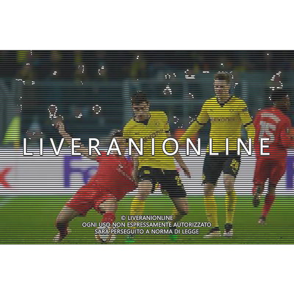 2016.04.07 Dortmund Pilka nozna UEFA Liga Europy Cwiercfinal 1/4 Finalu sezon 2015/2016 Borussia Dortmund - FC Liverpool N/Z Philippe Coutinho Sokratis Papastathopoulos Foto Pawel Andrachiewicz / Pressfocus/NEWSPIX.PL 2016.04.07 Dortmund Football UEFA Europa League 1/4 season 2015/2016 Borussia Dortmund - FC Liverpool Philippe Coutinho Sokratis Papastathopoulos Photo Pawel Andrachiewicz / Pressfocus --- Newspix.pl / AGENZIA ALDO LIVERANI SAS - ITALY ONLY EDITORIAL USE ONLY 