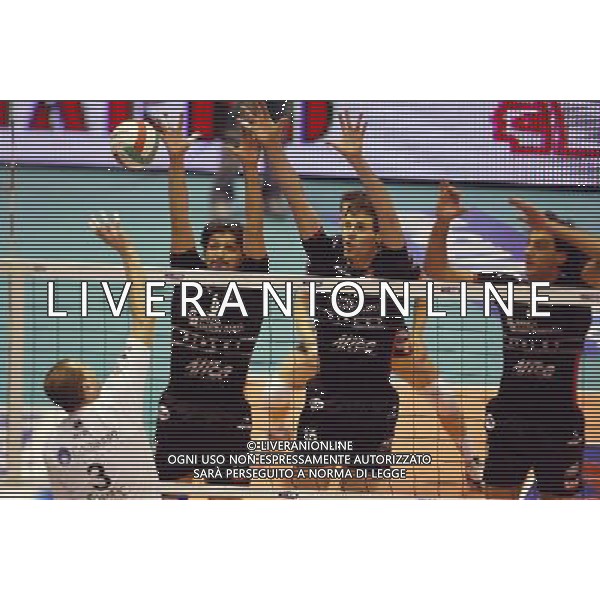 final four di volley serie A forli 26/02/2005 partita: Sysley - Padova nella foto: Muro ph rosa/agenzia aldo liverani
