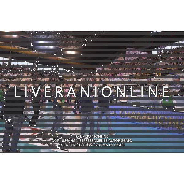 esultanza Casalmaggiore ,final four volley montichiari Vakifbank Istanbul - Pomi\' Casalmaggiore finale primo secondo posto ,Brescia 10 aprile 2016. AG ALDO LIVERANI SAS