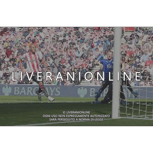 Leicester City\'s Jamie Vardy scores the opening goal Photographer Stephen WhiteCameraSport Football - Barclays Premiership - Sunderland v Leicester City - Sunday 10th April 2016 - Stadium of Light - Sunderland Â© CameraSport - 43 Linden Ave. Countesthorpe. Leicester. England. LE8 5PG - Tel: +44 (0) 116 277 4147 - admin@camerasport.com - www.camerasport.com/ AGENZIA ALDO LIVERANI SAS - ITALY ONLY EDITORIAL USE ONLY 