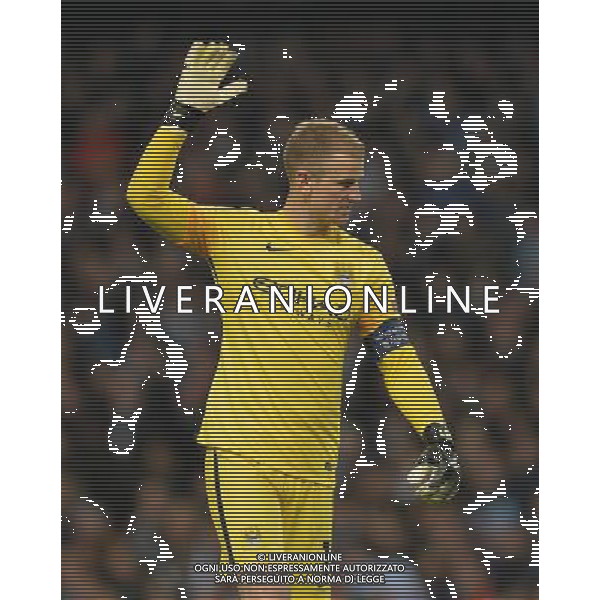 Manchester City\'s Joe Hart despairs as Sergio Aguero misses a penalty Photographer Dave Howarth/CameraSport Football - UEFA Champions League Quarter Final Second Leg - Manchester City v Paris Saint-Germain - Tuesday 12th April 2016 - Etihad Stadium - Manchester © CameraSport - 43 Linden Ave. Countesthorpe. Leicester. England. LE8 5PG - Tel: +44 (0) 116 277 4147 - admin@camerasport.com - www.camerasport.com AG ALDO LIVERANI SAS ONLY ITALY