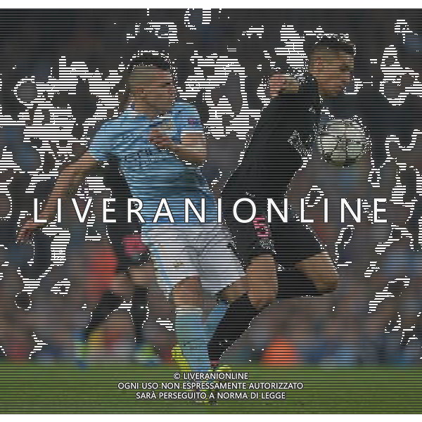 Manchester City\'s Sergio Aguero battles with Paris Saint-Germain\'s Marquinhos Photographer Dave Howarth/CameraSport Football - UEFA Champions League Quarter Final Second Leg - Manchester City v Paris Saint-Germain - Tuesday 12th April 2016 - Etihad Stadium - Manchester © CameraSport - 43 Linden Ave. Countesthorpe. Leicester. England. LE8 5PG - Tel: +44 (0) 116 277 4147 - admin@camerasport.com - www.camerasport.com AG ALDO LIVERANI SAS ONLY ITALY
