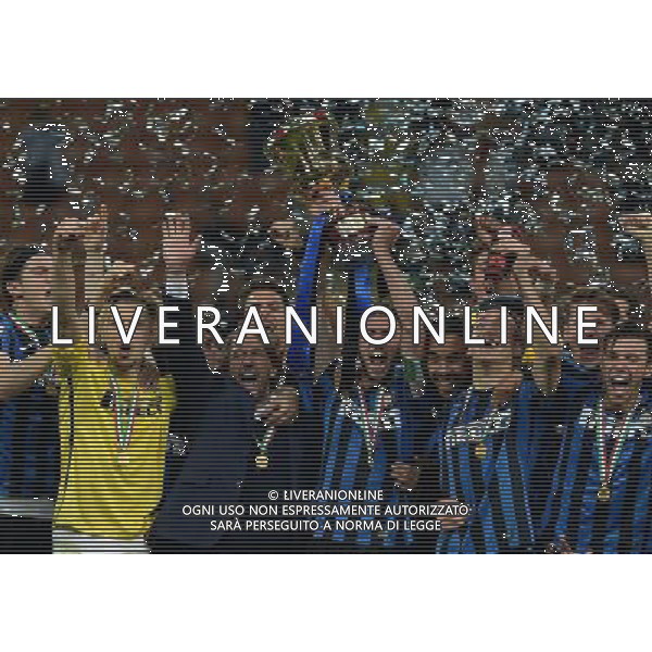 Coppa Italia Primavera TIM Cup 2015/2016 Finale Ritorno Milano - 13.04.2016 Inter-Juventus Nella Foto:fabio della giovanna alza la coppa /Ph.Vitez-Ag. Aldo Liverani